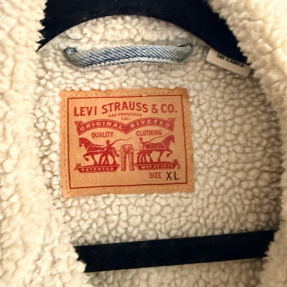 Levi's Sherpa Trucker Jacket - Picture 2 of 3